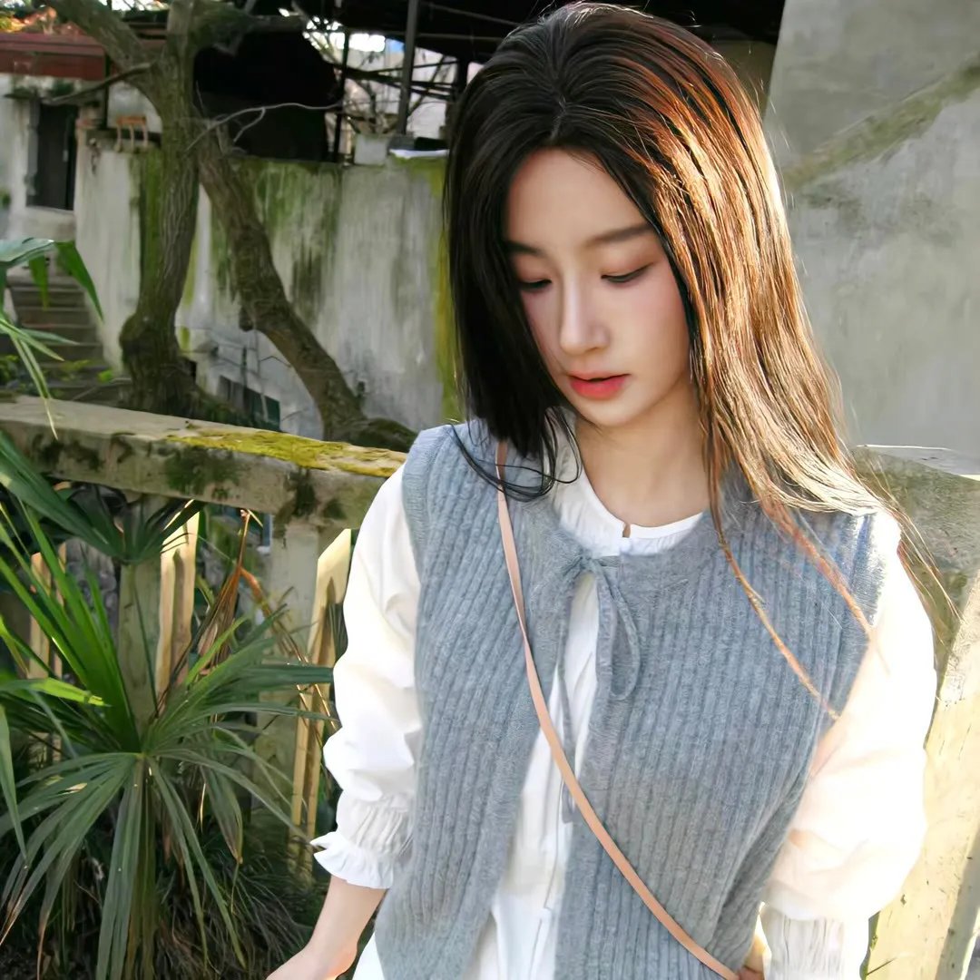 秦总你闺女又去摆地摊了